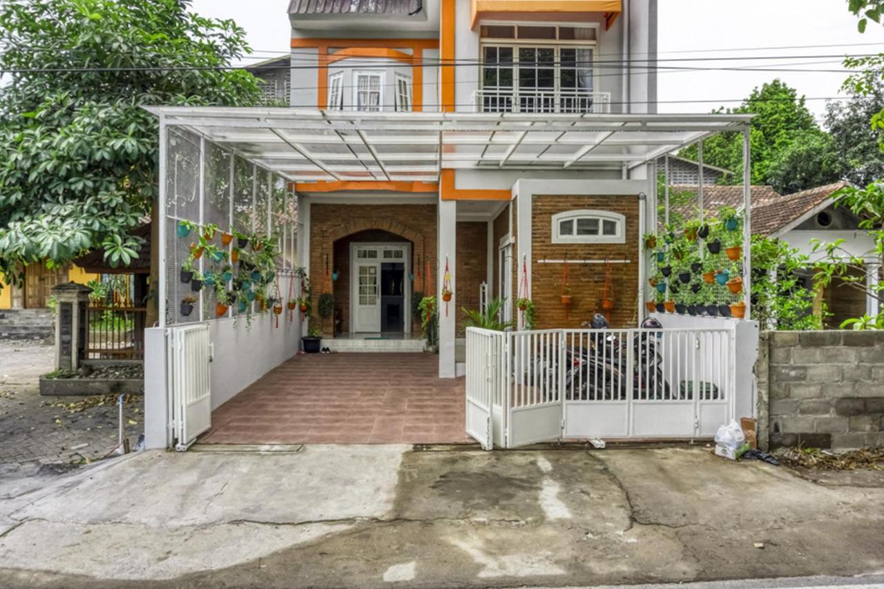 Reddoorz Near Sindu Kusuma Edupark 2 Hotell Cebongan Eksteriør bilde